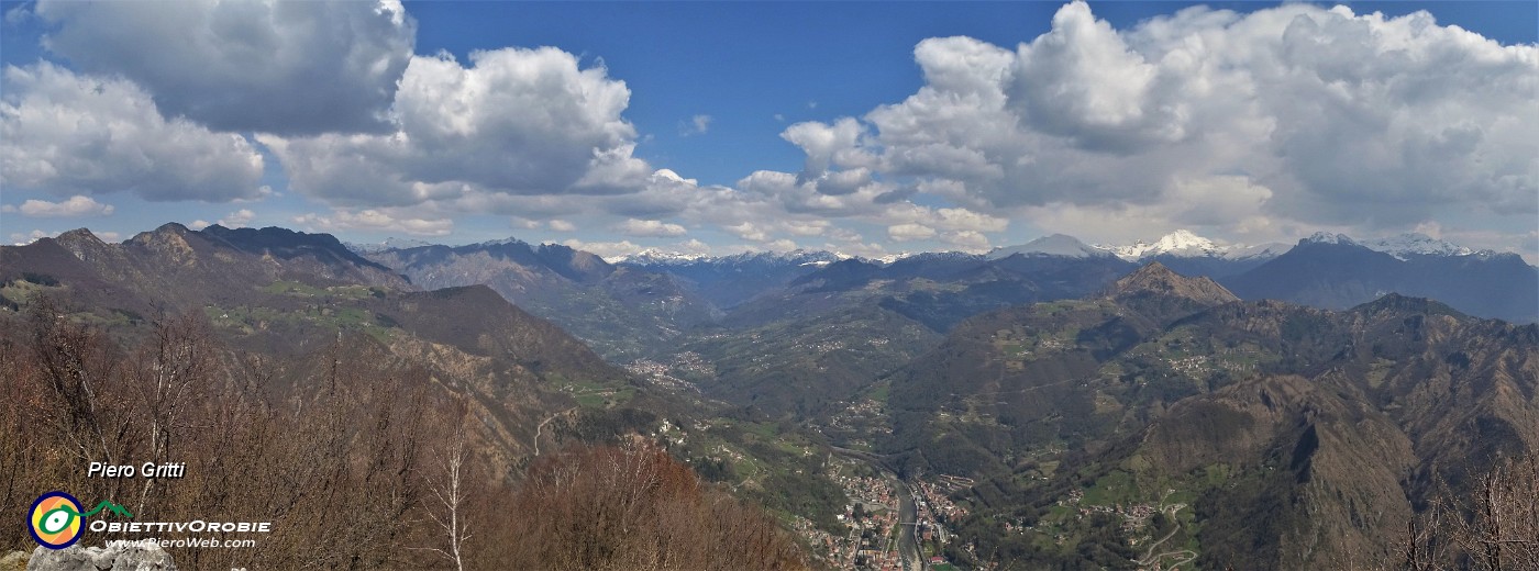 67 Vista panoramica sulle Prealpi e Alpi Orobie dallo Zucco.jpg